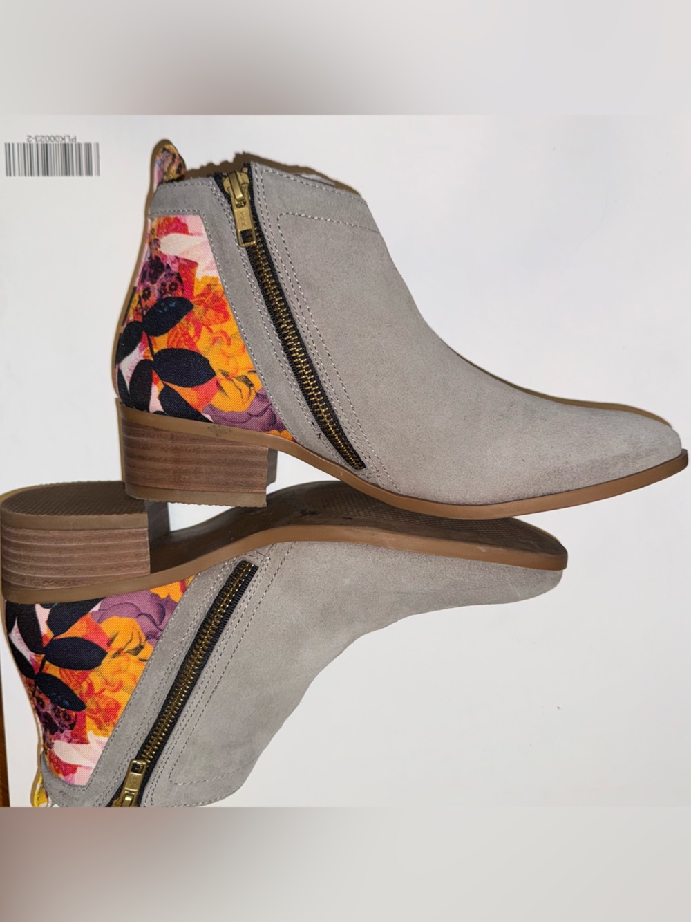 Suede Gray Ankle Booties with Floral
Detail, Inkkas, Style - Savannah - Picture 11 of 12